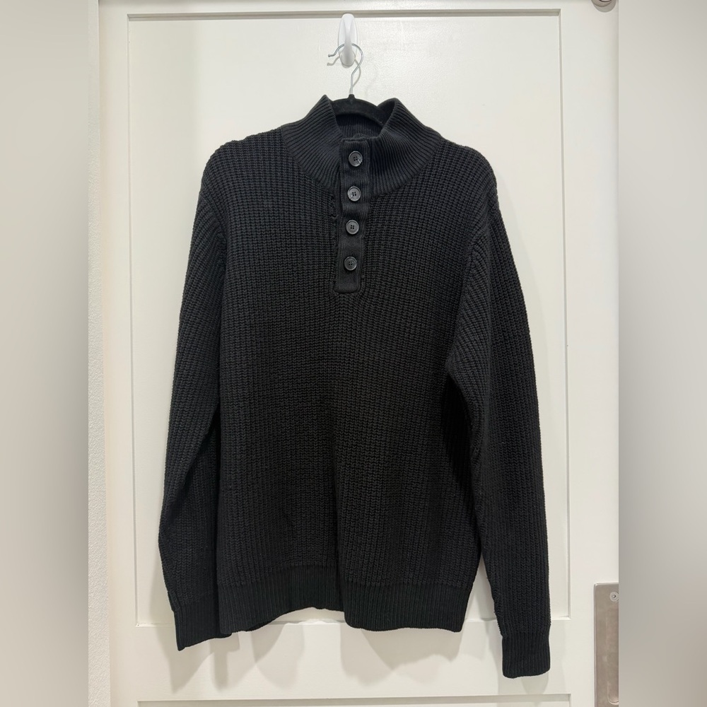 OSCAR DE LA RENTA Men’s Button Turtle Neck Sweater- Size L